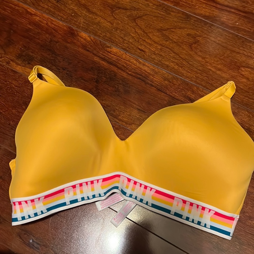 Victoria Secret Pink Wear Everywhere Wireless Bra